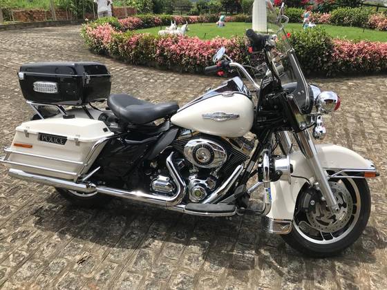HARLEY-DAVIDSON ROAD KING POLICE 